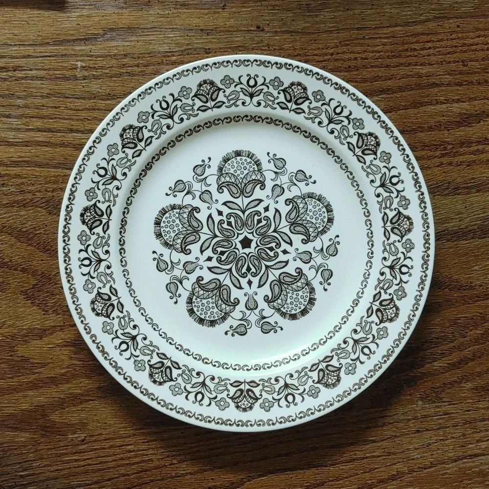 4 Dinner Plates Vintage Royal Wellesley Folkart Flower Brown & Ivory